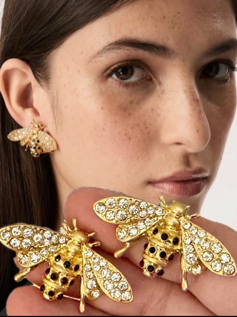 OSCAR DE LA RENTA • Golden Honey
Bee Stud Earrings